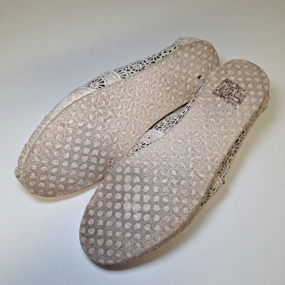 TOMS Womens Beige Crochet Lace Flats Slip On Loafers Shoes Size 10 - Picture 7 of 8